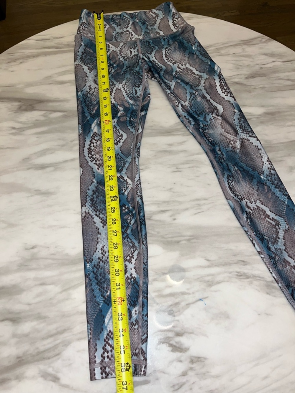 High-Rise Snake Print Women’s Leggings in Blue and Gray - Picture 4 of 5